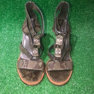 Gucci gladiator sandal size 39.5 in snakeskin green
